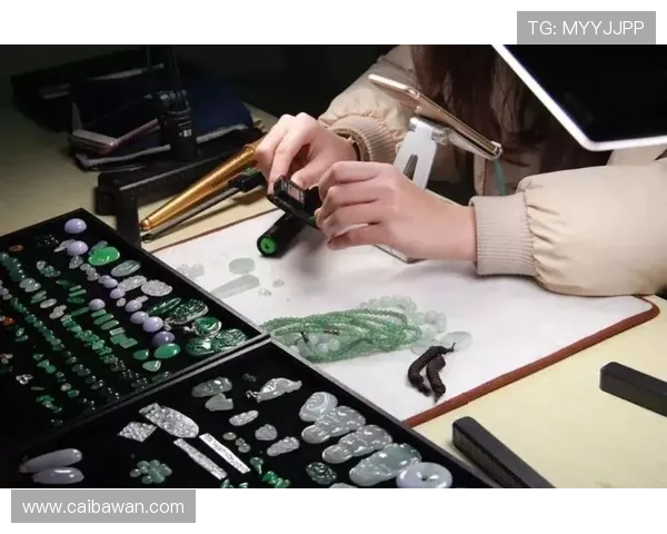 翡翠成品直播鉴赏：流光溢彩的东方雅韵